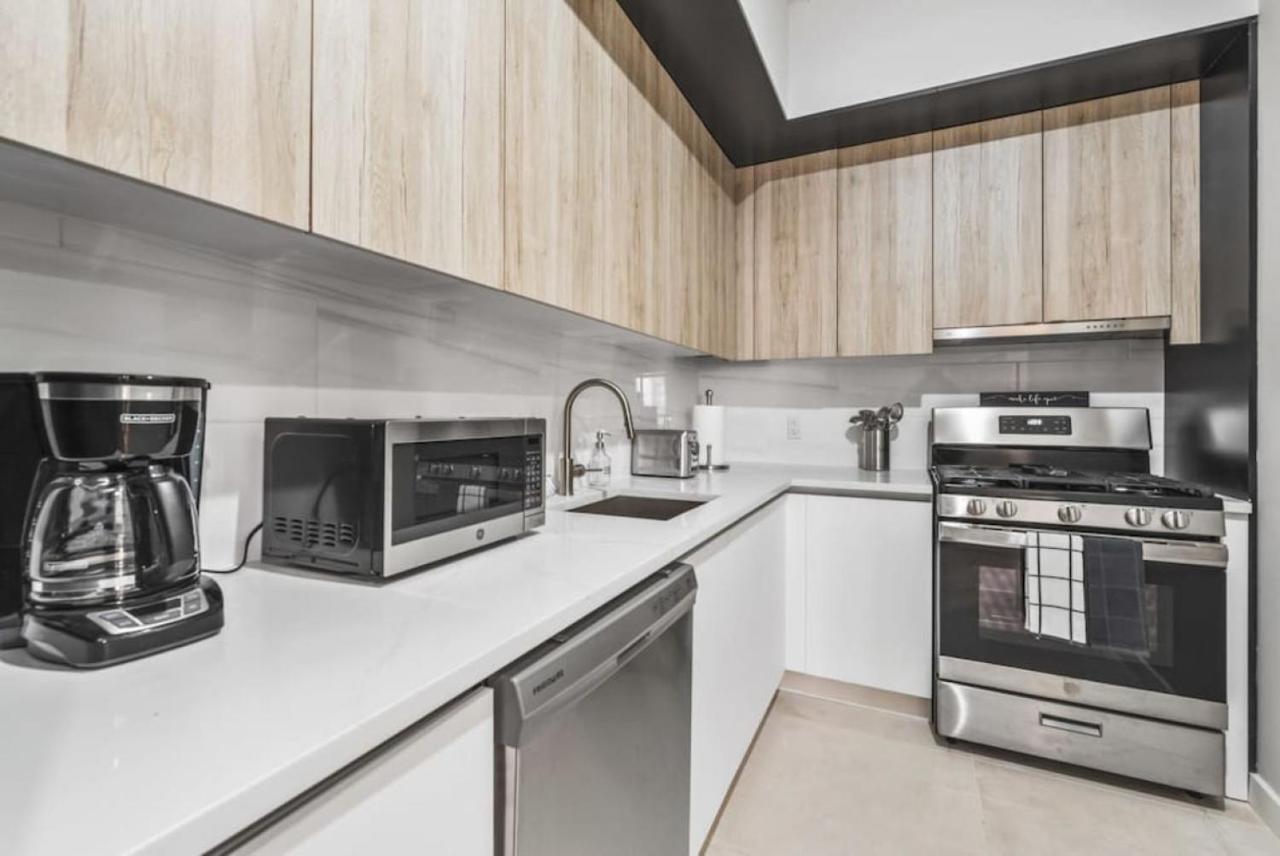 Top Notch 2Br Suite Minutes To Central Park Ню Йорк Екстериор снимка