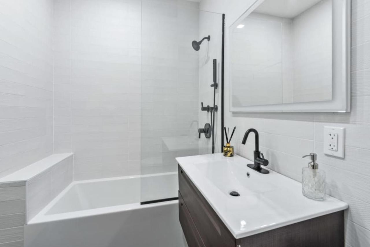 Top Notch 2Br Suite Minutes To Central Park Ню Йорк Екстериор снимка